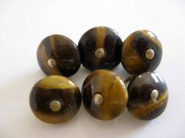 A SET OF 6 VINTAGE TIGERS EYE BUTTONS
