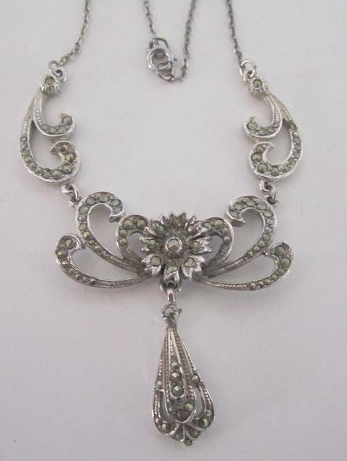 A VINTAGE MARCASITE NECKLACE