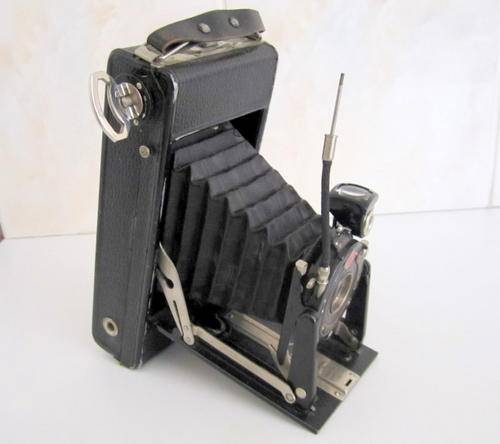 AN AGFA CONCERTINA CAMERA