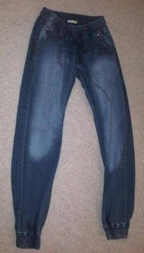 Jeans pants size 32 new tag removed was never worn