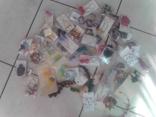 60 sealed earings and 6 bracelates huge bargain dont miss out