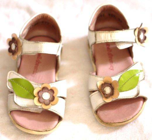 PRETTY GENUINE LEATHER WHITE SANDALS - UK SIZE 5 / EURO SIZE 22