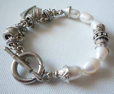 LOVELY FRESHWATER PEARL CHARM BRACELET!!