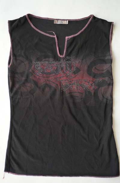 CUTE BLACK YDE TOP WITH PRINT!!