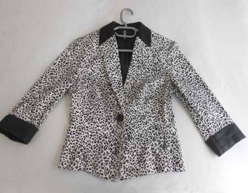 LOVELY BLACK AND WHITE ANIMAL PRINT JACKET!