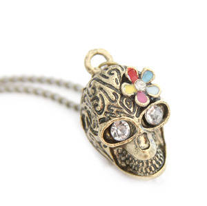 CUTE CRYSTAL SKULL NECKLACE!!