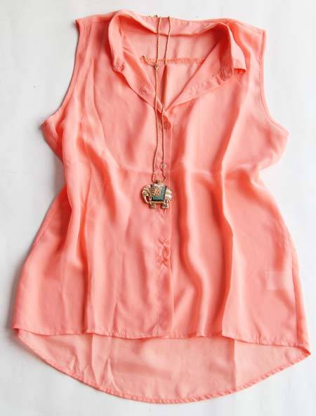 GORGEOUS CHIFFON TOP AND GOLDEN NECKLACE!!