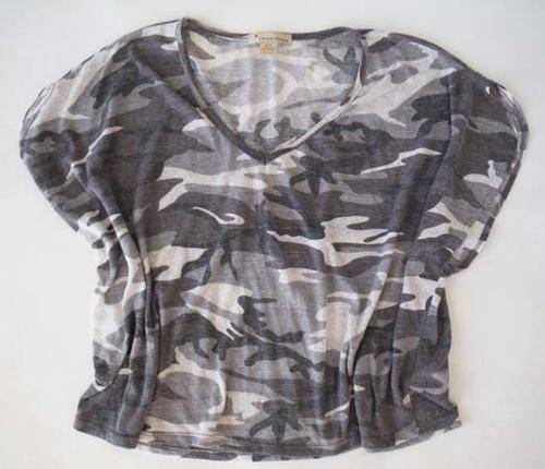 CUTE GREY CAMO-PRINT TOP!
