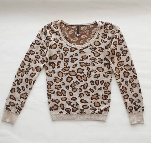 LOVELY ANIMAL PRINT JERSEY!