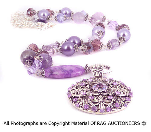 **R880**GENUINE SWAROVSKI Diamante Medallion Necklace (WINTER COLLECTION)