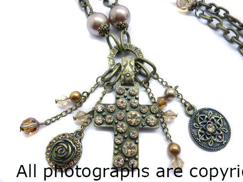 **R680** Diamante Cross Pendant Necklace