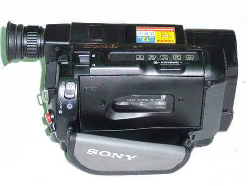 SONY HANDYCAM VIDEO 8 XR-100 X DIGITAL ZOOM-MODEL CCD-TR311E-FLAT BATTERY AND NEEDS CHARGER