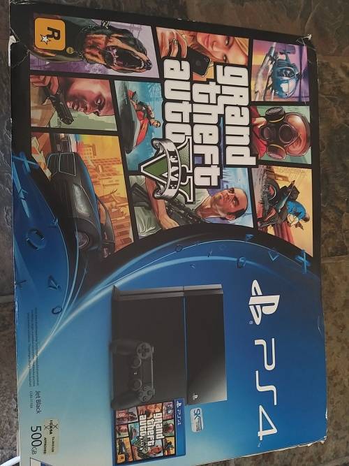 Sony Playstation 4 Console Model CUH-1116A in Excellent Condition + 5 games