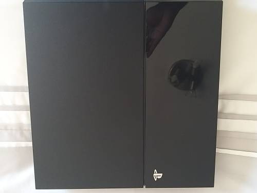 Sony Playstation 4 Console Model CUH-1116A in Excellent Condition + 5 games