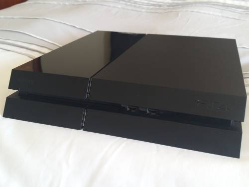 Sony Playstation 4 Console Model CUH-1116A in Excellent Condition + 5 games