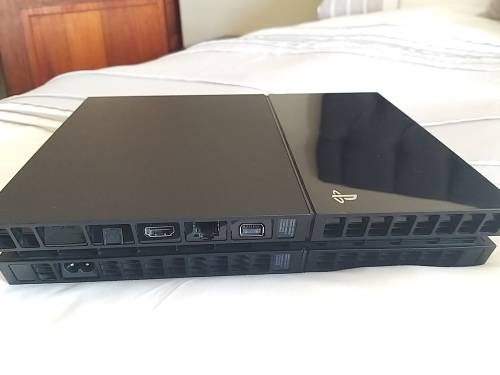 Sony Playstation 4 Console Model CUH-1116A in Excellent Condition + 5 games