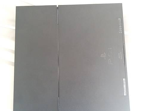 Sony Playstation 4 Console Model CUH-1116A in Excellent Condition + 5 games