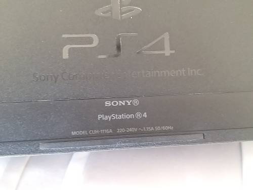 Sony Playstation 4 Console Model CUH-1116A in Excellent Condition + 5 games