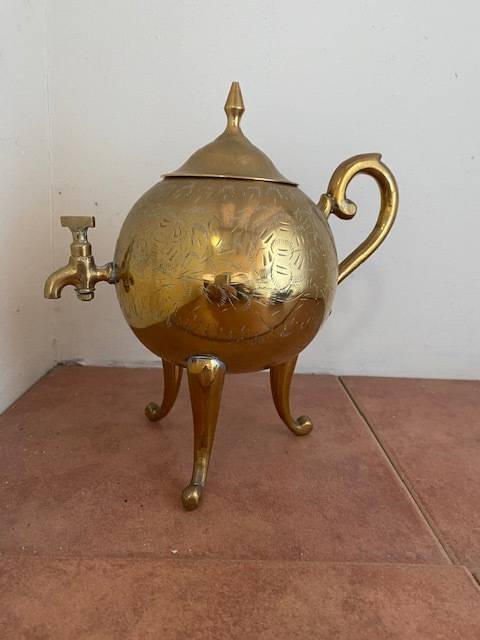 Beautiful Samovar: Heavy and solid brass beauty!!!