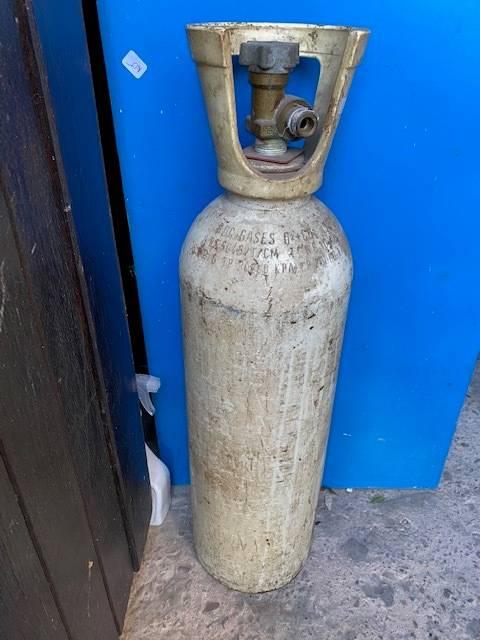 O2 and CO2 cylinder in good condition: 17,9 KG