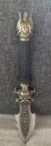 Collectible Stainless steel dagger: Ornate and 280 mm in length