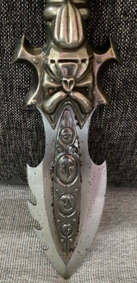 Collectible Stainless steel dagger: Ornate and 280 mm in length