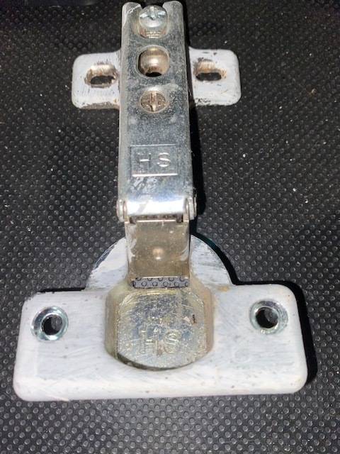 16 Cupboard hinges in good condition: Bid per hinge