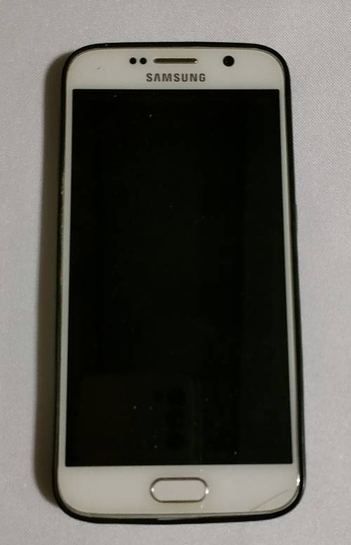 SAMSUNG GALAXY S6: Pristine condition: Also a Samsung Galaxy S5 listed on Weekend Specials