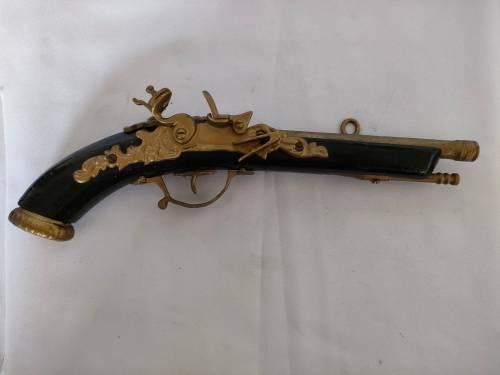 Flintlock pistol reproduction:In good condition