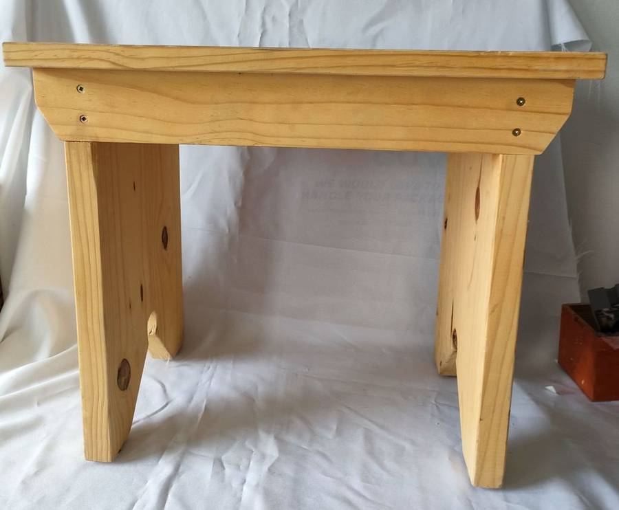 New Water benches in solid wood: Good quality, 530 x 350 x 430 mm: 2 Available