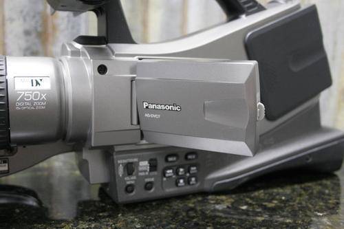 Panasonic Digital Video Recorder AG-DVC7 with battery and charger