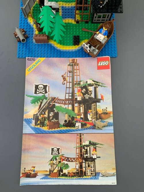 VINTAGE LEGO FORBIDDEN ISLAND- 1989 SET