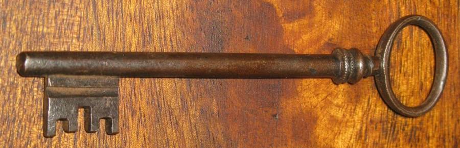 Antique 11,2cm French Key