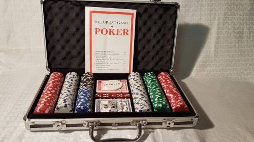 Superb poker set in aluminum case - it is heavy!
