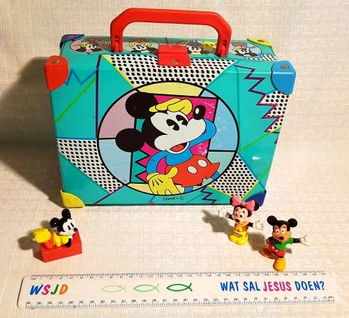 Disney Mickey and Minnie Collectables (Suitcase and Figurines)!!!