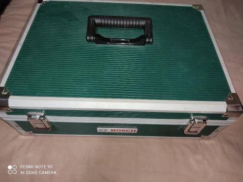 BOSCH PSR 1800LI-2 CORDLESS 18 VOLT DRILL WITH 2 BATTERIES, CHARGER, CARY CASE AND MORE. LIKE NEW.