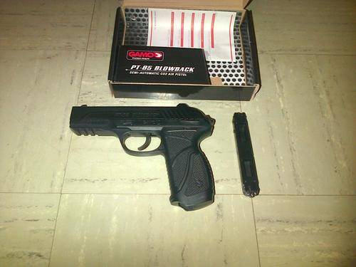 GAMO PT-85 CO2 PISTOL. STILL BRAND NEW. WITH MAGAZINE AND ORIGINAL BOX.