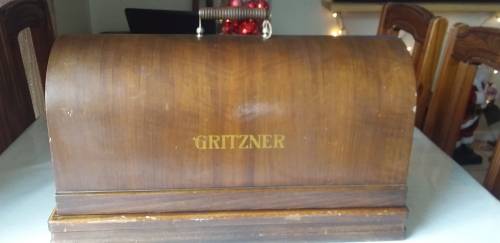 Antique/ vintageGritzner vibrating shuttle sewing Machine