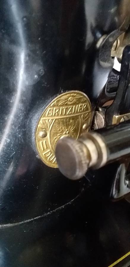 Antique/ vintageGritzner vibrating shuttle sewing Machine
