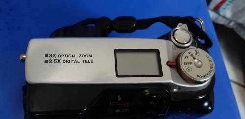 Olympus  Digital camera C-2020 z