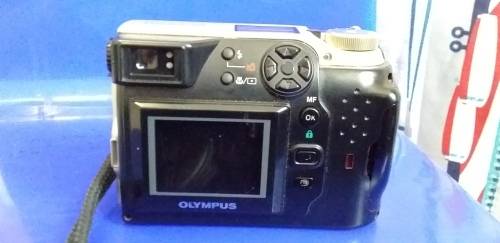 Olympus  Digital camera C-2020 z