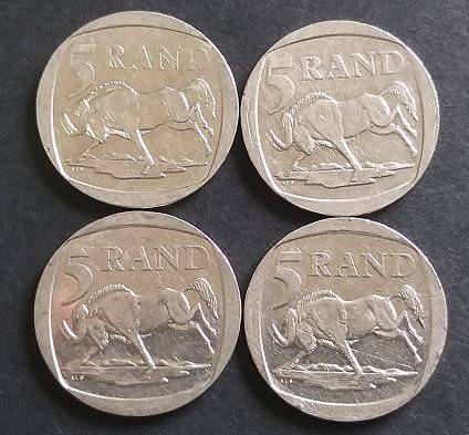 4 X Year 2000 'Smiley' Mandela R5.00 coins!!!!(EXCELLENT CONDITION!!!) 1 bid for all