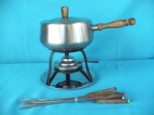 STAINLESS STEEL FONDUE SET  6 FORKS