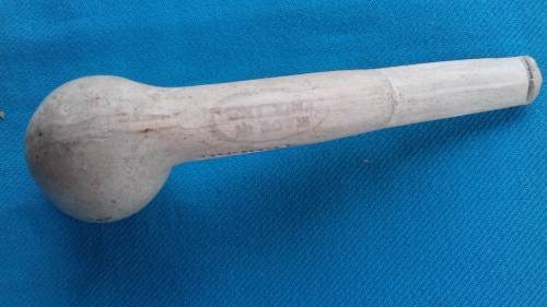 VINTAGE  "RALEIGH"  CLAY  TOBACCO PIPE