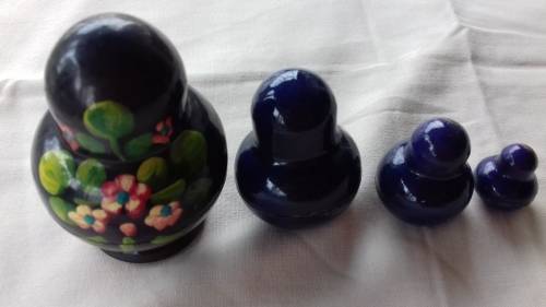 RUSSIAN NESTING DOLLS  SET 0F 4