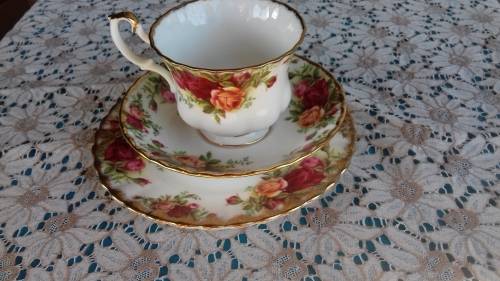 ROYAL ALBERT "OLD COUNTRY ROSES" BONE CHINA TRIO