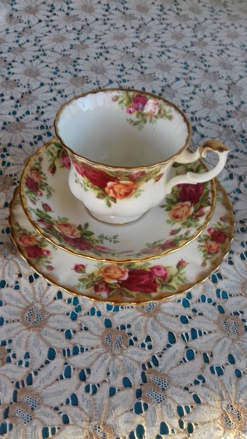 ROYAL ALBERT "OLD COUNTRY ROSES" BONE CHINA TRIO