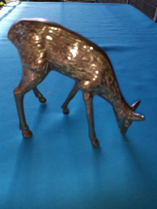 SOLID BRASS DEER GRAZING   HEIGHT  105 MM