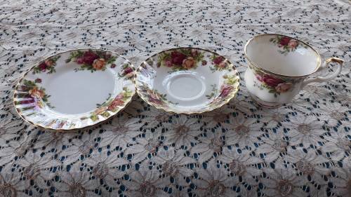 ROYAL ALBERT "OLD COUNTRY ROSES" BONE CHINA TRIO