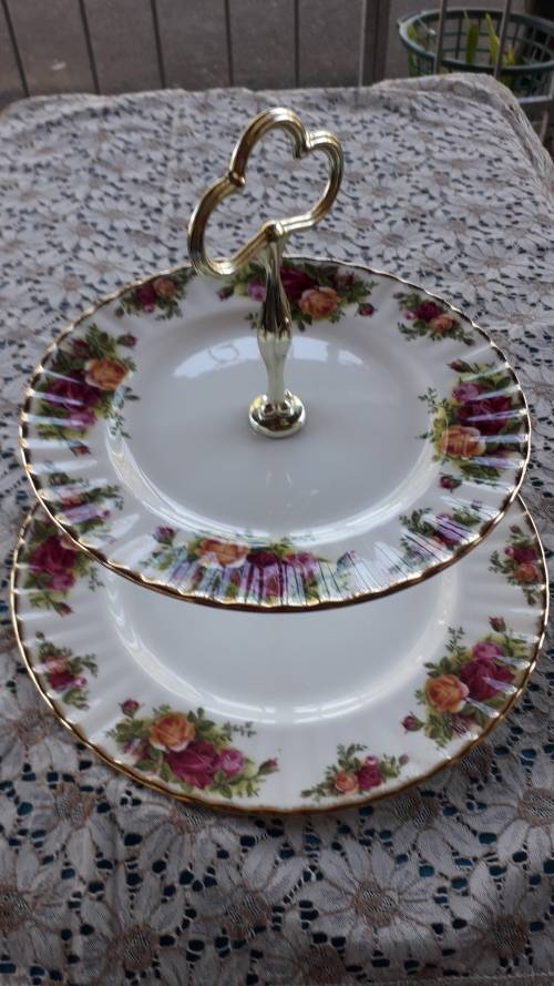 2 TIER ROYAL ALBERT "OLD COUNTRY ROSES" CAKE  STAND